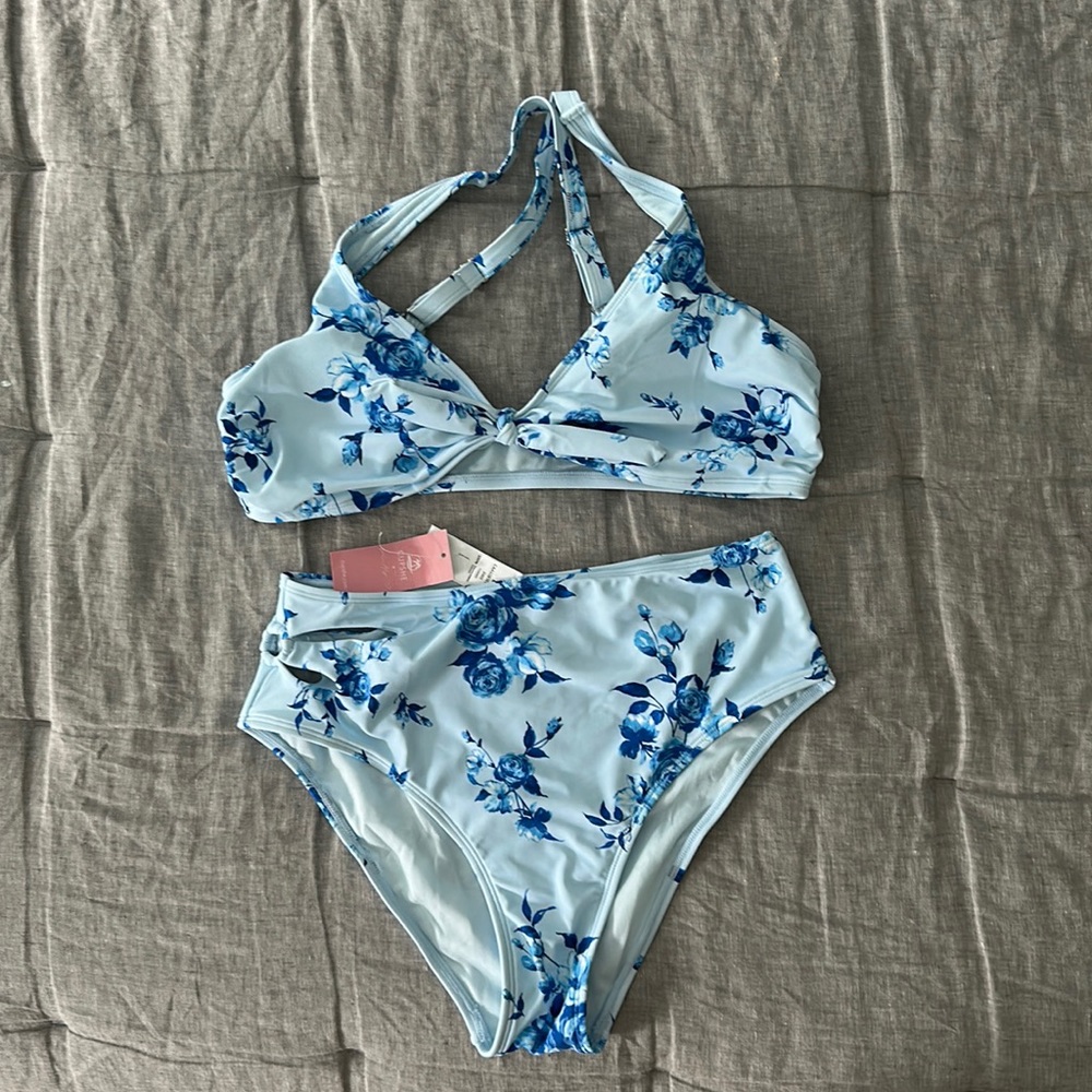 Cupshe two piece. New with Tags! Large top, medium bottom.
